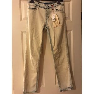 🔥SOLD🔥 Current/Elliot ‘The Fling’ Denim - 26